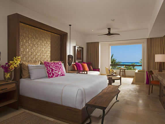 Preferred Club Junior Suite Ocean Front Picture 7
