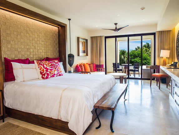 Preferred Club Junior Suite Tropical View Picture 4