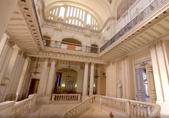 Interior del museo de La Revolución