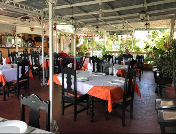 Interior del restaurante La Aldaba 