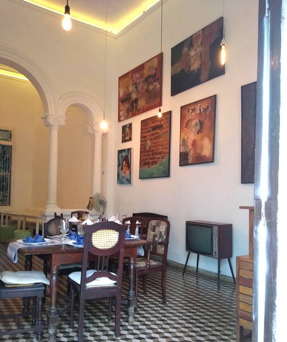 Interior del cafe Ciudad , en Camaguey