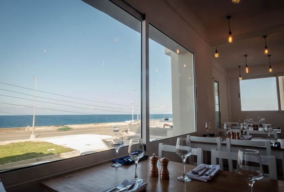 Vista del mar desde el restaurante