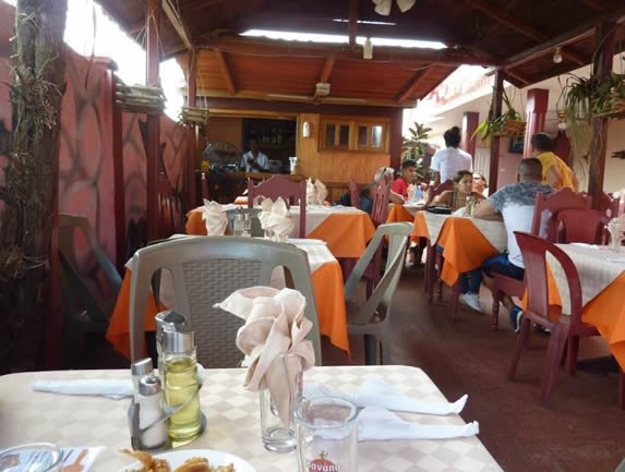 Interior del restaurante Chuchi el pescador