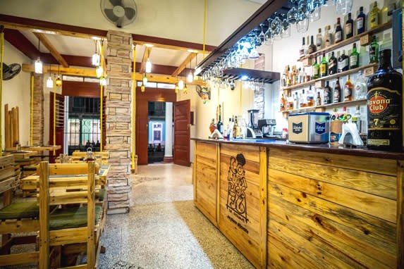 Columpios 36 restaurant bar