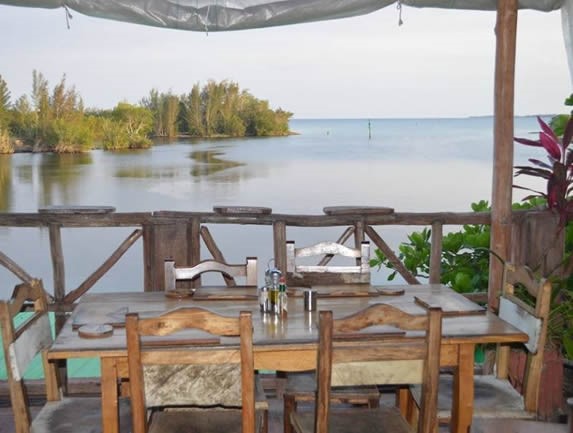 Restaurante con vistas a la bahía