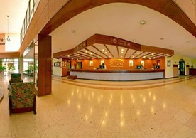 Lobby y recepción del hotel 
