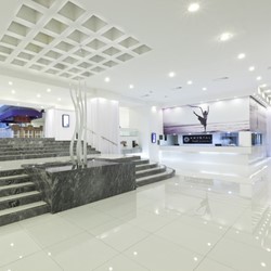 lobby y recepción del hotel Krystal Cancun
