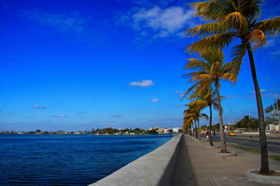 Vista del malecón de Cienfuegos