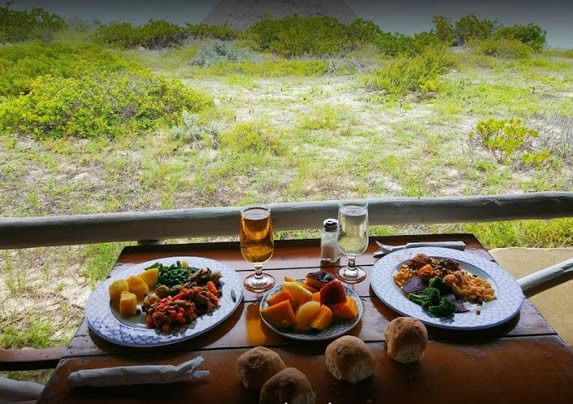 Comida servida en el ranchon Lindarena