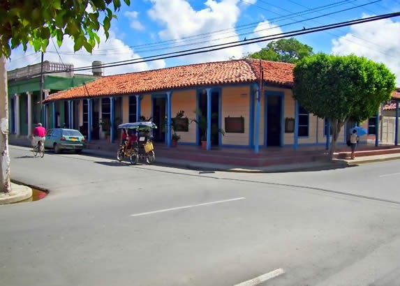 street with colonial buildings