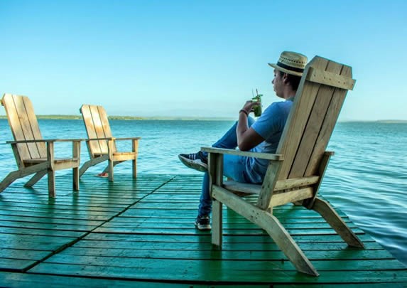 tourist drinking mojito on the pier