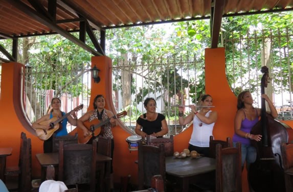 Música en vivo en el restaurante La Bodega