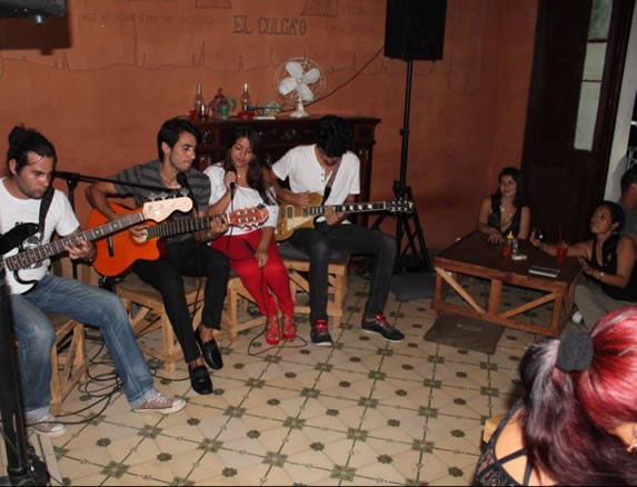 Musica en vivo en el cafe El Colgao