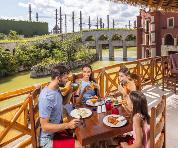 Restaurant next to the Xavage park river