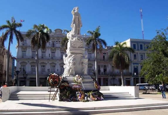 Sculpture in the Central Park of Havana