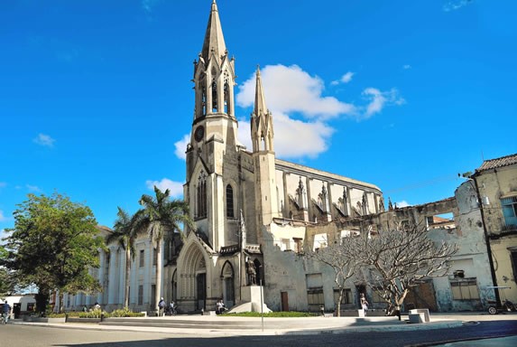Views of the church from the Marti park
