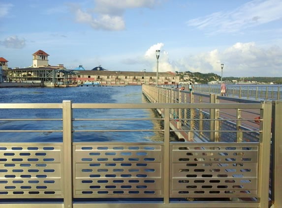 Muelle en el paseo marítimo de la Alameda de Paula