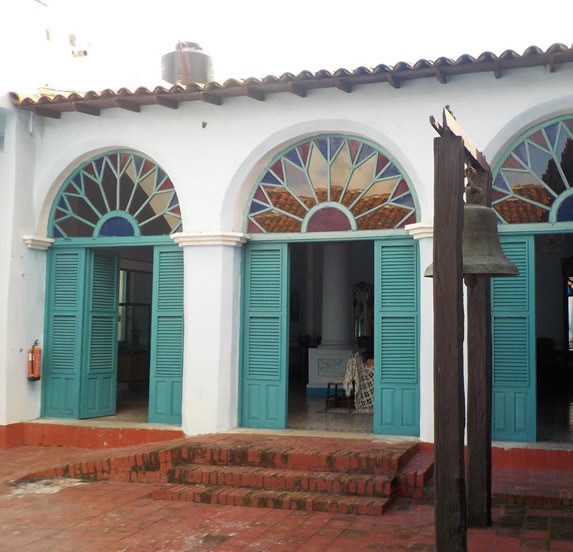 patio with wooden doors and stained glass