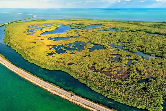 Vista aérea del pedraplen en Cayo santa María