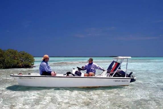 Vista bote de pesca en Cayo Cruz