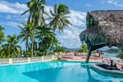 piscina con hermosa vista a las montañas