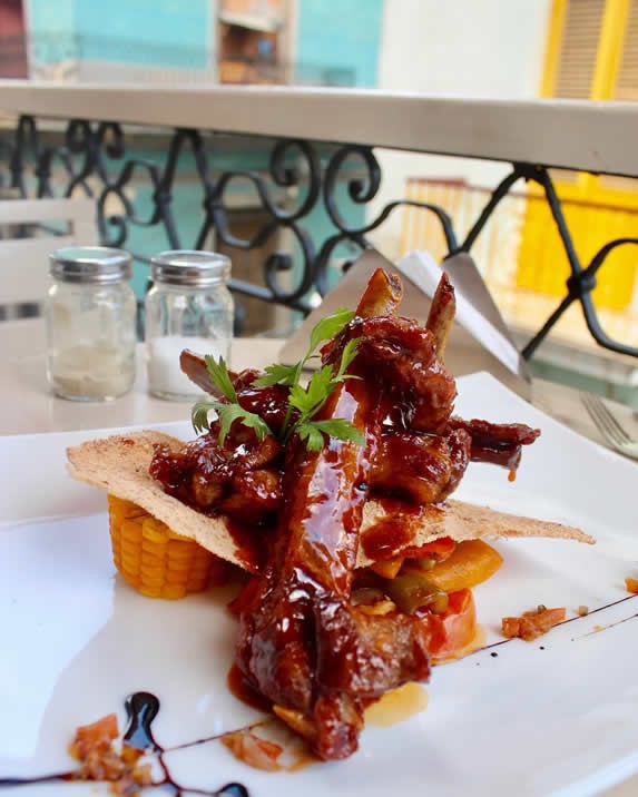 Comida servida en el restaurante