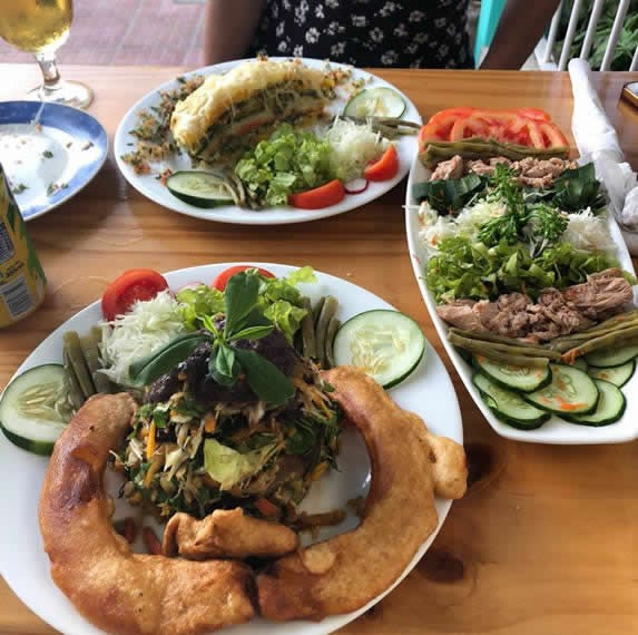 Comida servida en el restaurante 