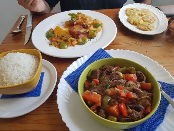 Vista de platos servidos en el restaurante
