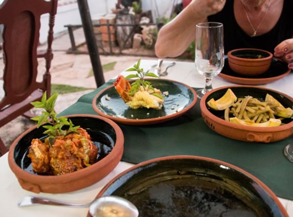 Comida servida en el restaurante