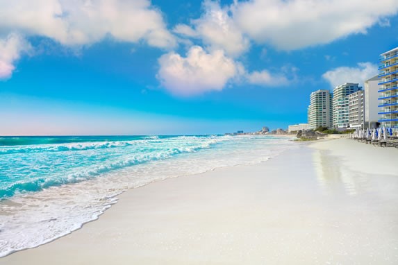 Playa Gaviota Azul, Cancun - Beach with waves