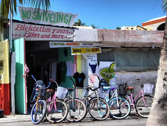Puesto para rentar bicicletas en Puerto Morelos