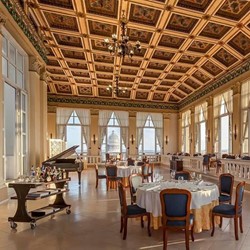 Elegant restaurant at Sevilla hotel 