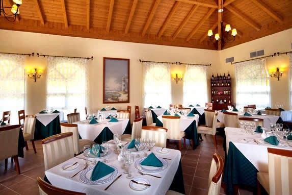 restaurant with wooden ceiling and tablecloths
