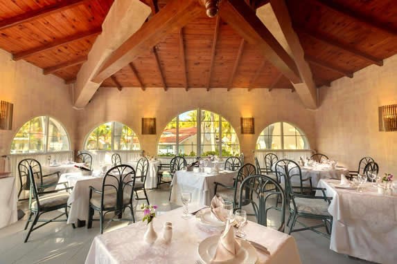 restaurant with wooden ceiling and tablecloths