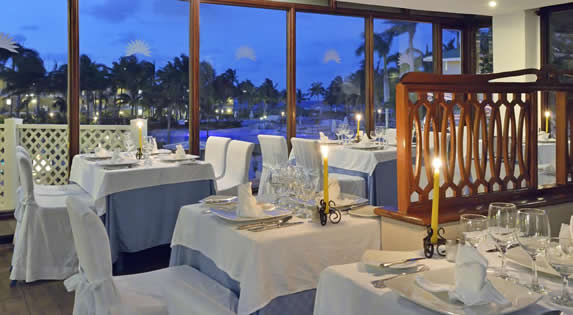 restaurant with tablecloths and decorative candles