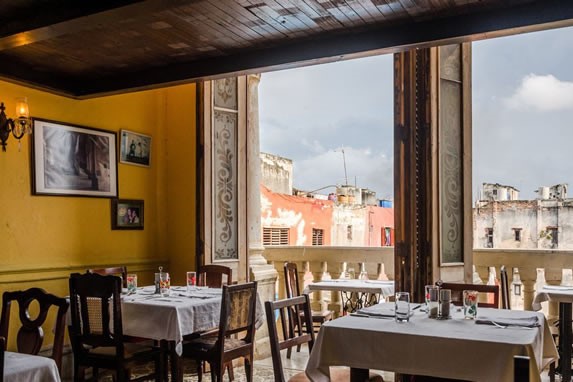 salón abierto en el restaurante La Guarida