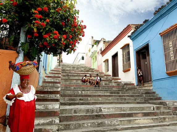 numerosos escalones con casas a los lados