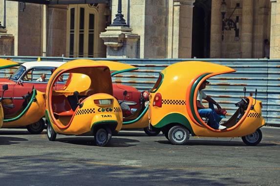 Coco Taxis en La Habana Vieja