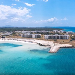 Vista aerea de la playa del hotel