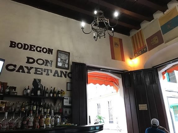 View of the bar in El Bodegón de Don Cayetano