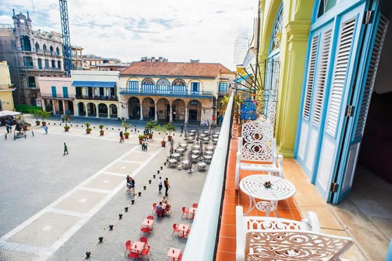 Vista de la plaza desde un lugar de hospedaje