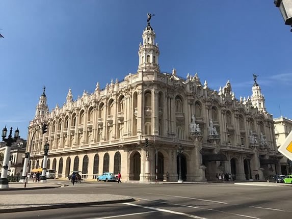 Vista exterior del Gran Teatro de la Habana