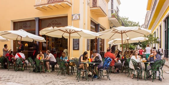 Espacio exterior del restaurante La Vitrola