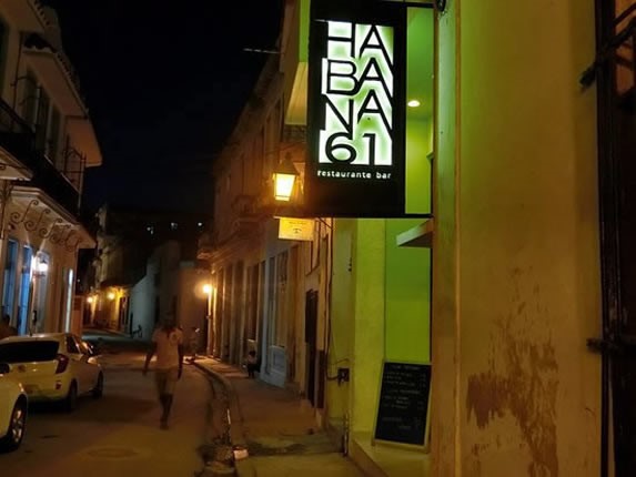 Vista entrada al restaurante Habana 61