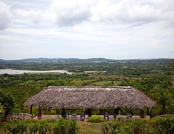 vista del mirador de las montañas y la vegetación