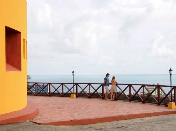 mirador de la fortaleza con vista a la bahía