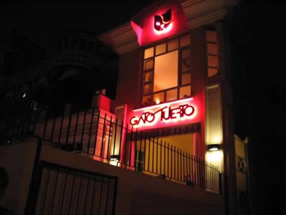 facade of the Gato Tuerto restaurant