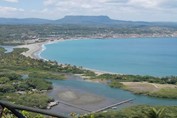 Vista aérea de la playa del ''Miel'' en Baracoa