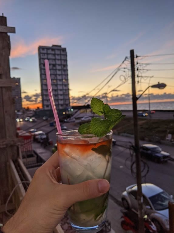 Bebida y vista desde el restaurante Casa Mia